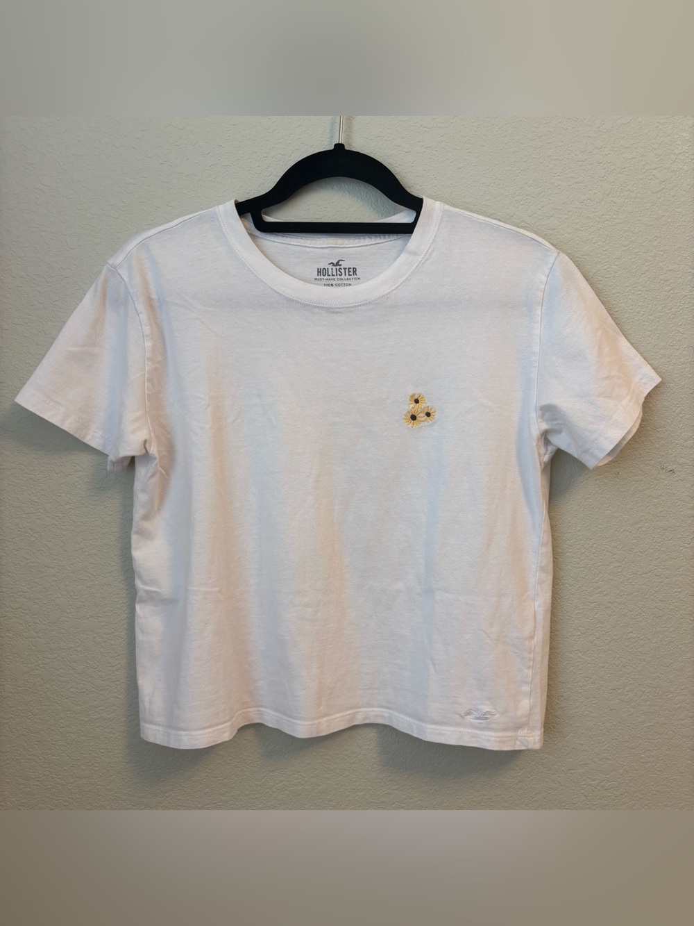 Hollister White Short-Sleeve Tee with Sunflower Embroidery